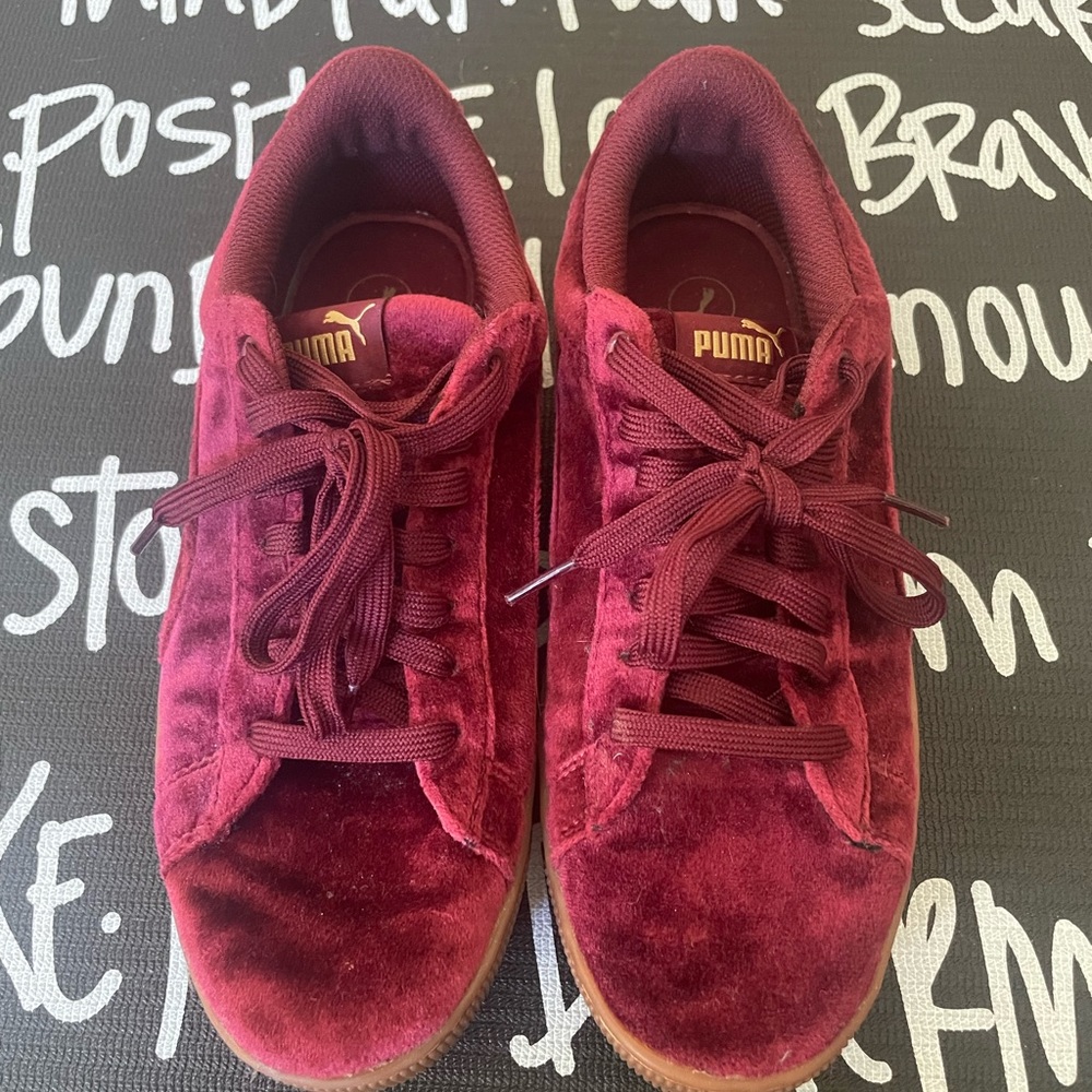 Velvet PUMA sneakers!